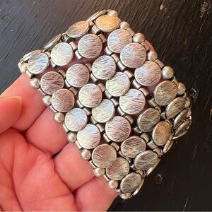 Silver Jewelry Bracelet with Elegant Design